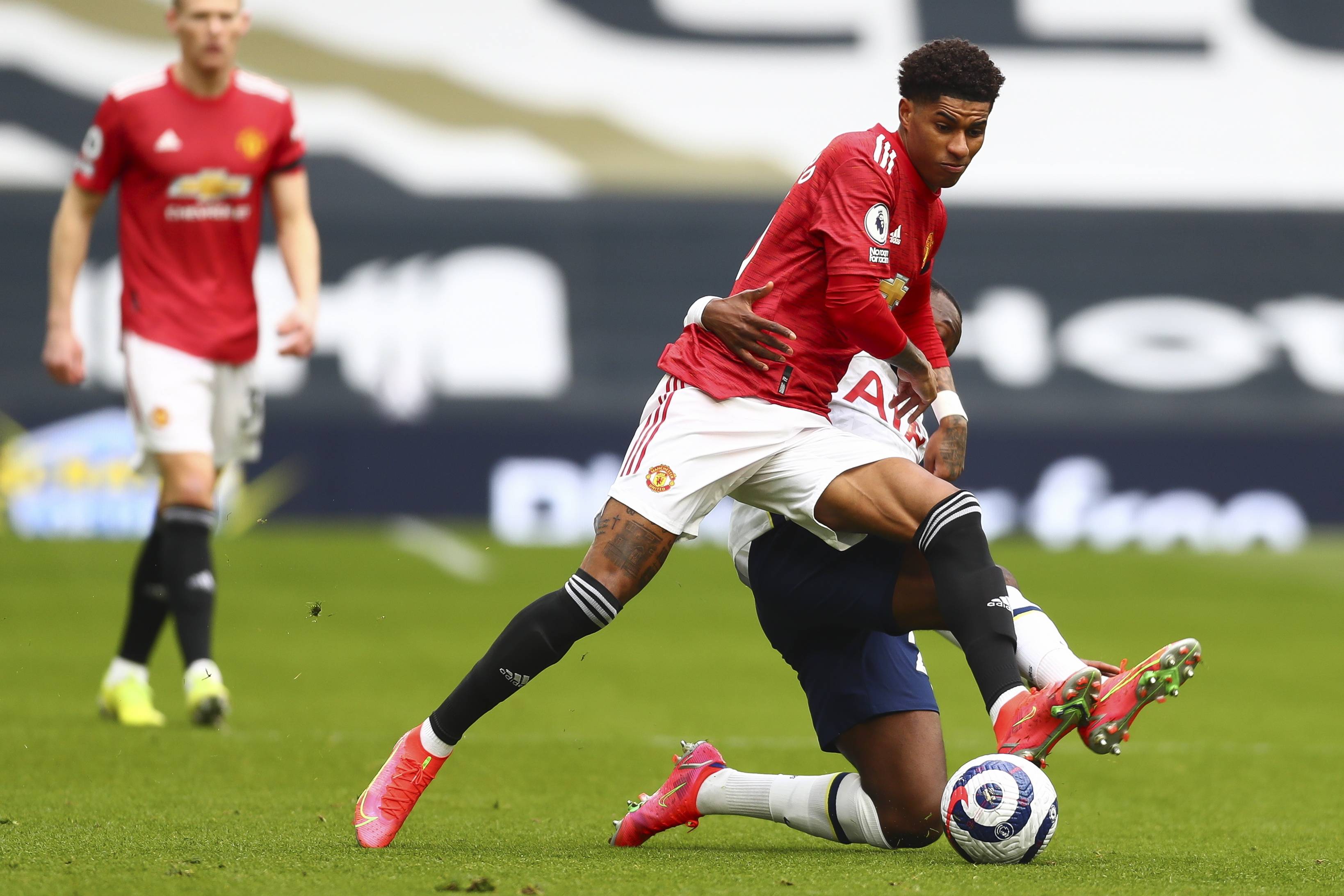 颜料:英超争冠展望.